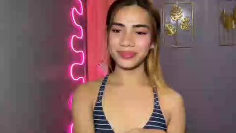sweet_nikki03 online show from March 28, 2026, 7:02 pm