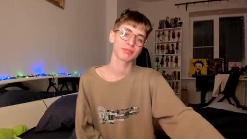 kira online show from December 27, 2024, 1:43 am