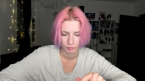 kira online show from October 13, 2025, 9:37 pm