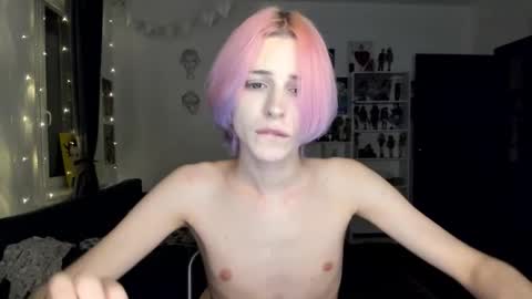 kira online show from October 19, 2025, 7:58 pm