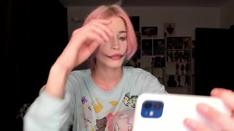 kira online show from October 31, 2025, 7:48 pm