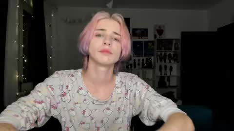 kira online show from November 2, 2025, 7:27 pm