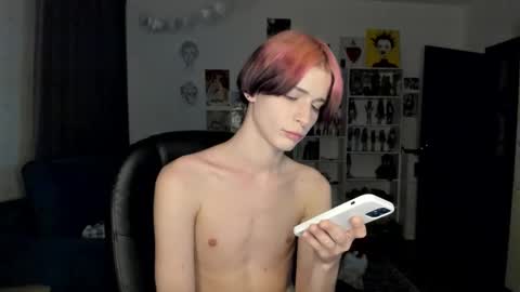 kira online show from December 19, 2025, 9:22 pm