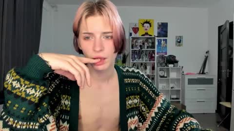 kira online show from March 1, 2026, 8:22 pm