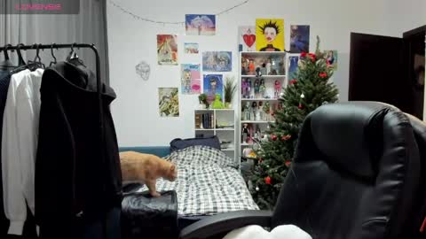 kira online show from April 12, 2026, 8:25 pm