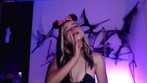 Snapshot of sweet_penny_ chatting on October 19, 2025, 9:26 pm Penny online show from October 19, 2025, 9:26 pm