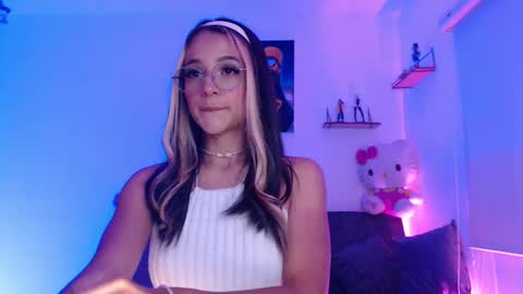 Snapshot of sweet_penny_ chatting on November 12, 2025, 9:58 pm Penny online show from November 12, 2025, 9:58 pm