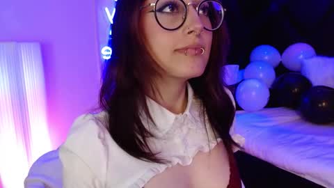 Roxanee online show from November 7, 2025, 4:34 am