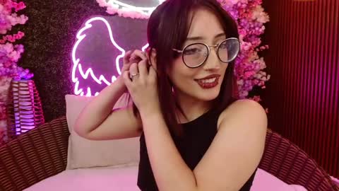 Roxanee online show from April 13, 2026, 9:20 pm