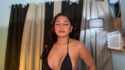 SCARLLET online show from April 25, 2026, 1:36 pm