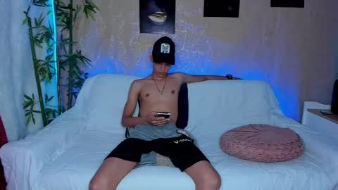 Start 18 year  Noa 19 year online show from February 18, 2025, 10:58 pm