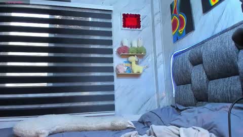 Isabella online show from November 9, 2025, 9:02 pm