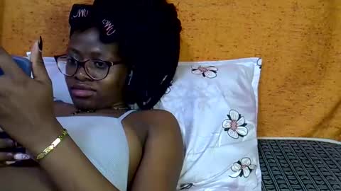 sweet_zarah online show from April 18, 2026, 7:18 pm