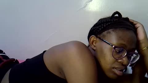 sweet_zarah online show from April 21, 2026, 1:42 am