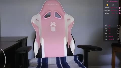 Sweet Dee online show from September 10, 2025, 12:05 pm