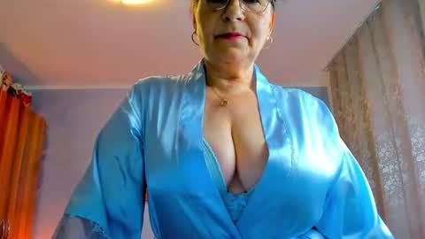 Snapshot of sweetangell69_ chatting on July 20, 2026, 3:43 am Viorica online show from July 20, 2026, 3:43 am