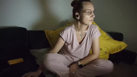 Ania online show from March 8, 2025, 10:45 pm