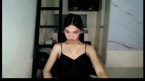Snapshot of sweetasian_scarlet chatting on July 17, 2026, 7:37 am Scarlet online show from July 17, 2026, 7:37 am