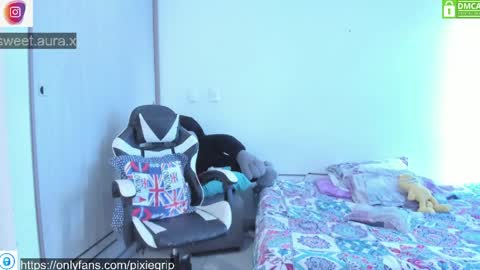 SweetAura0 0  online show from April 21, 2026, 5:50 pm