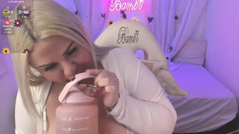 Andrea  online show from September 22, 2025, 5:20 am