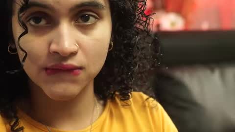 Salom independent model online show from November 25, 2025, 7:47 pm