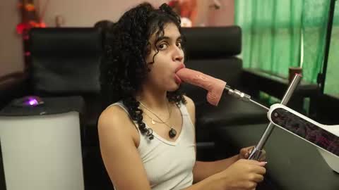 Salom independent model online show from November 28, 2025, 7:16 pm