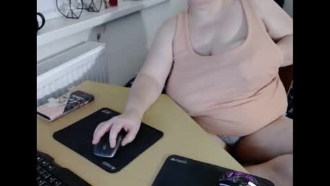 Sweetboobs85h online show from February 23, 2025, 8:11 pm