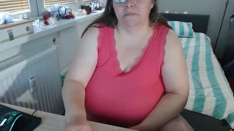 Sweetboobs85h online show from November 16, 2025, 9:48 am