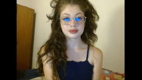 Snapshot of sweetcalm_ chatting on May 17, 2026, 4:21 am sweetcalm_ online show from May 17, 2026, 4:21 am