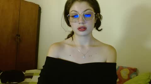 Snapshot of sweetcalm_ chatting on June 5, 2026, 3:46 am sweetcalm_ online show from June 5, 2026, 3:46 am