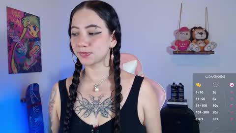       Independent model online show from January 16, 2025, 11:48 pm