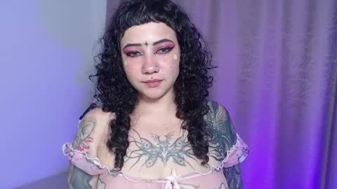 Snapshot of sweetcrime chatting on May 25, 2026, 8:42 am Independent model online show from May 25, 2026, 8:42 am