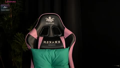 Lina online show from April 27, 2026, 5:11 pm