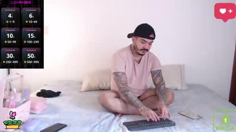 Snapshot of sweetdesires_ chatting on July 31, 2026, 1:43 pm online show from July 31, 2026, 1:43 pm