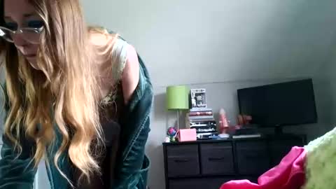 sweetgirlls online show from May 22, 2026, 4:01 pm