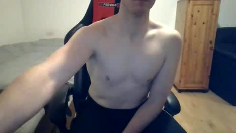 Snapshot of sweetguy8210 chatting on January 7, 2026, 4:20 pm sweetguy8210 online show from January 7, 2026, 4:20 pm