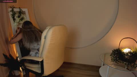 Kira online show from December 4, 2024, 2:59 pm