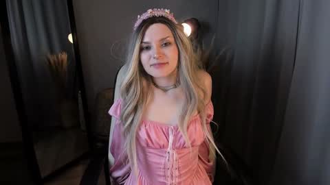 Kira online show from December 8, 2024, 6:17 pm