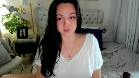 Layla online show from October 22, 2025, 2:01 am