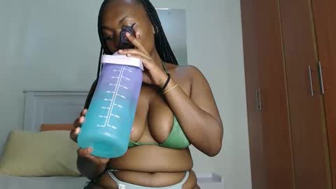 Snapshot of sweetice_01 chatting on November 18, 2025, 4:28 am euny online show from November 18, 2025, 4:28 am