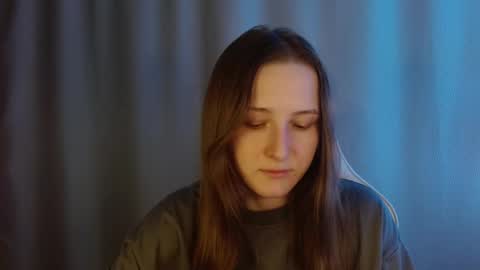 Annie online show from February 1, 2026, 9:02 pm