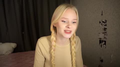 sweetie Lisa3 online show from January 4, 2025, 4:12 am