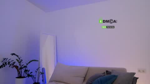 SweetKira1 online show from April 18, 2026, 7:01 am