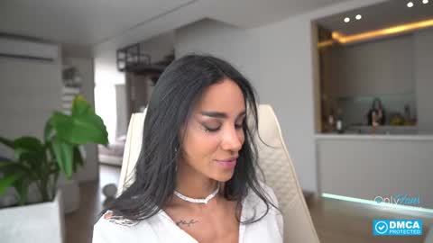 Laura Saenz  Geminis online show from October 5, 2025, 3:32 pm