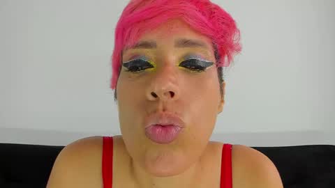 Snapshot of sweetlesbianseduction chatting on May 31, 2026, 1:07 pm Azulandvioleta online show from May 31, 2026, 1:07 pm
