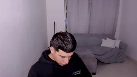 Snapshot of sweetlian_04 chatting on February 27, 2025, 2:32 am Lian online show from February 27, 2025, 2:32 am