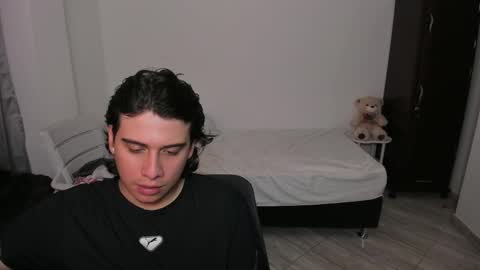 Snapshot of sweetlian_04 chatting on December 19, 2025, 2:40 am Lian online show from December 19, 2025, 2:40 am