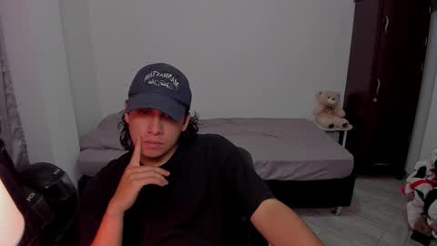 Snapshot of sweetlian_04 chatting on February 8, 2026, 9:51 pm Lian online show from February 8, 2026, 9:51 pm