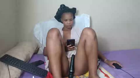 sweetlipss_ online show from November 14, 2025, 9:02 pm