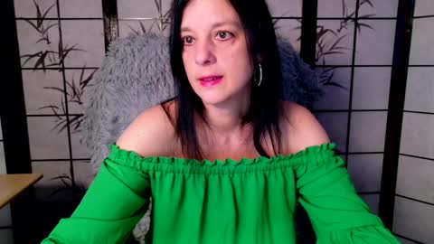 Snapshot of sweetlonglips_ chatting on April 27, 2026, 6:44 am JenJenny online show from April 27, 2026, 6:44 am